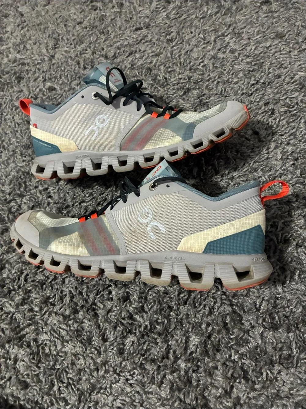 On running cloud x shift - Picture 1 of 8